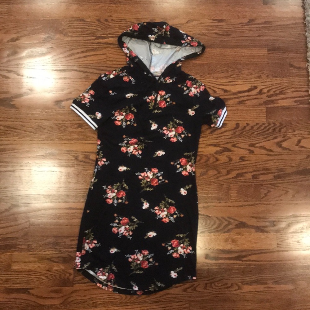 Never worn. Juniors Justify hooded floral dress